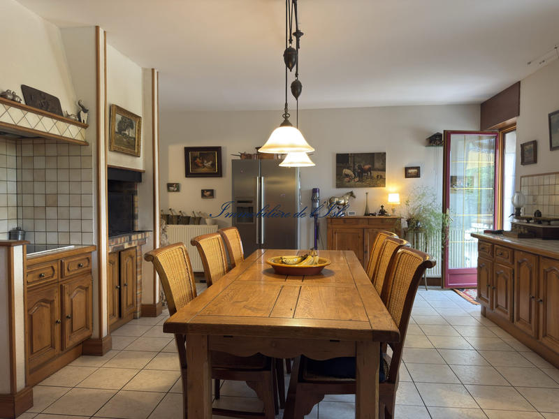 Maison - 467 m² - 11 pièces