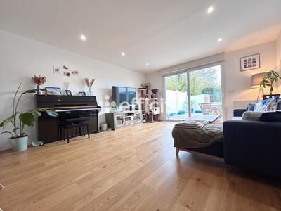 Maison - 84 m² - 4 pièces