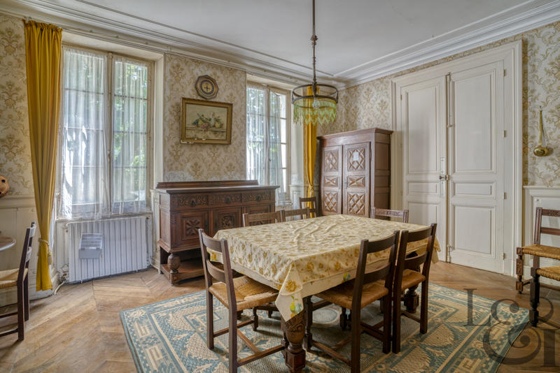 Maison - 250 m² - 9 pièces