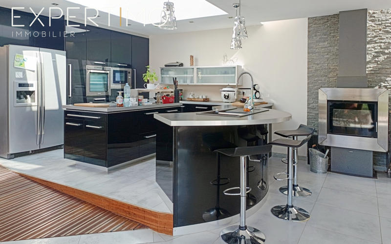 Maison - 234 m² - 6 pièces