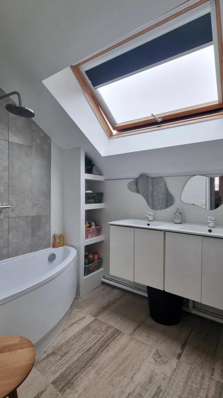 Demeure - 200 m² - 8 pièces