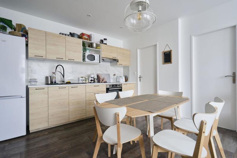 Appartement - 98 m² - 6 pièces