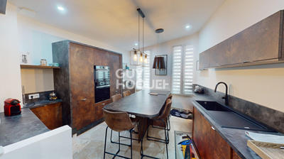 Appartement - 245 m² - 13 pièces