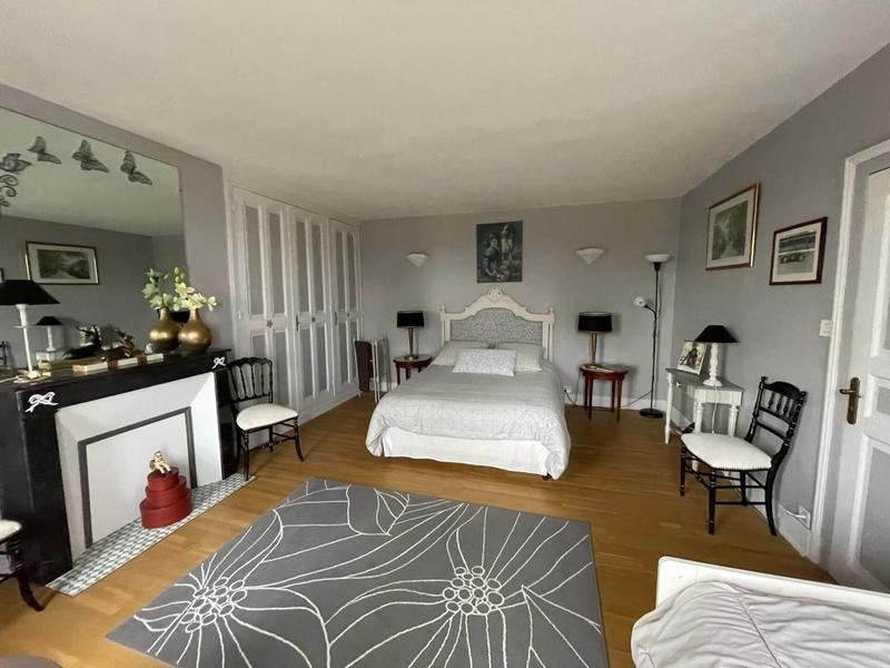 Maison - 227 m² - 8 pièces