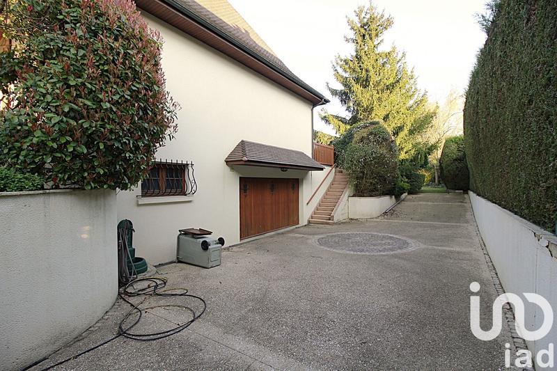 Maison - 185 m² - 7 pièces