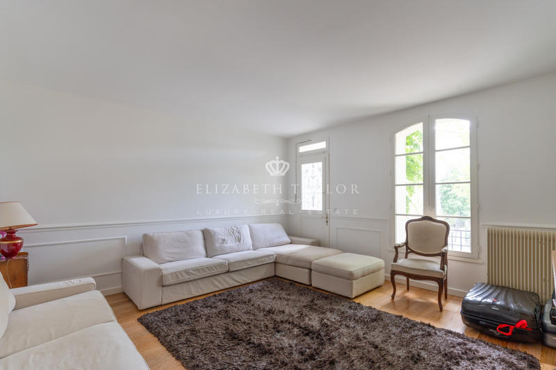 Maison - 864 m² - 14 pièces