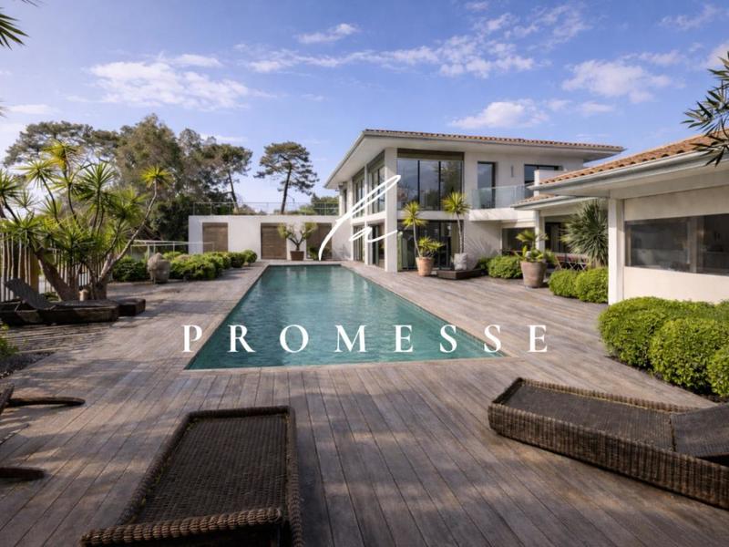 Villa - 323 m² - 8 pièces