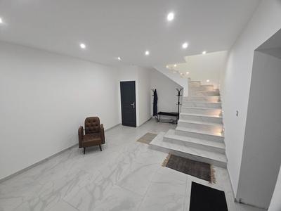 Maison - 450 m² - 6 pièces