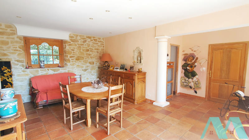 Maison - 198 m² - 7 pièces