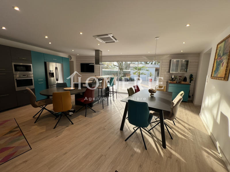 Maison - 232 m² - 7 pièces