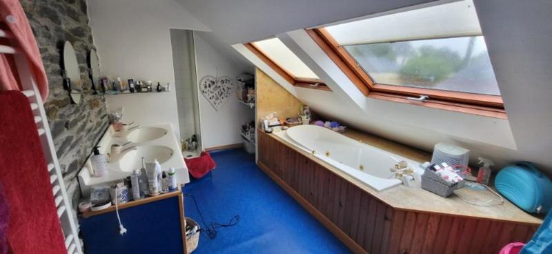 Maison - 310 m² - 6 pièces