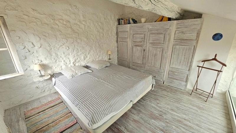 Propriété - 220 m² - 9 pièces