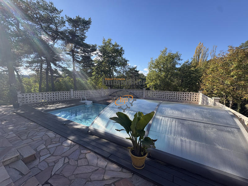 Maison - 284 m² - 7 pièces