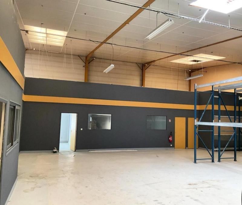 Entrepôt - 750 m²