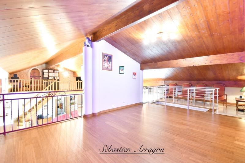 Propriété - 260 m² - 8 pièces