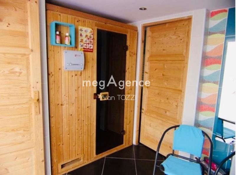 Maison - 330 m² - 10 pièces