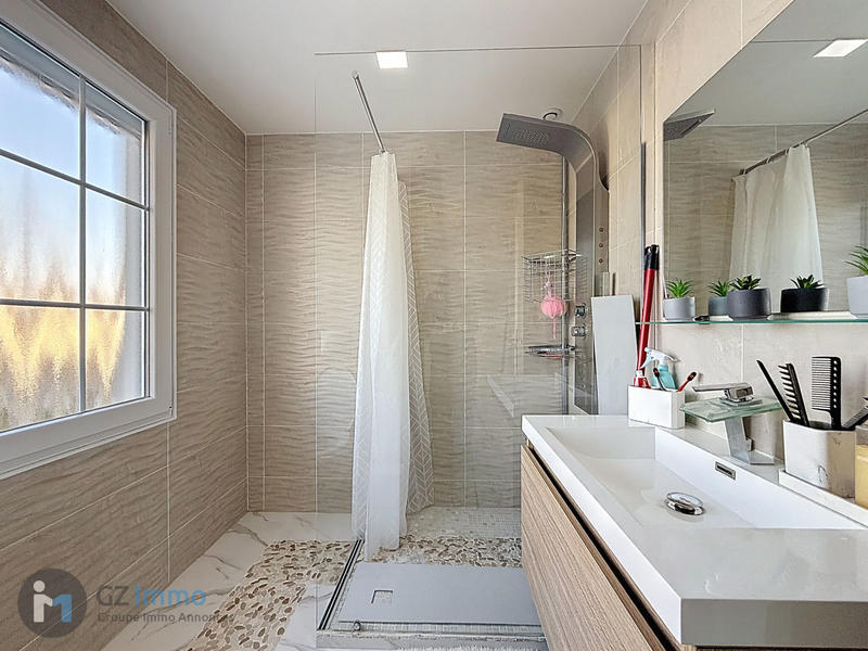 Maison - 246 m² - 6 pièces