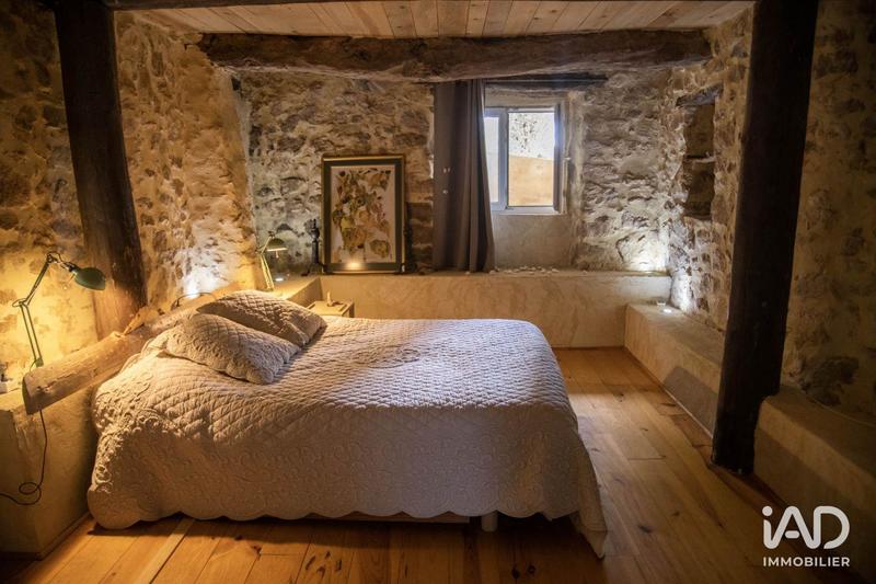 Maison - 668 m² - 27 pièces