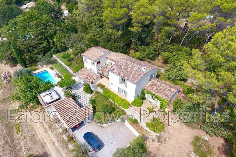 Maison - 220 m² - 7 pièces