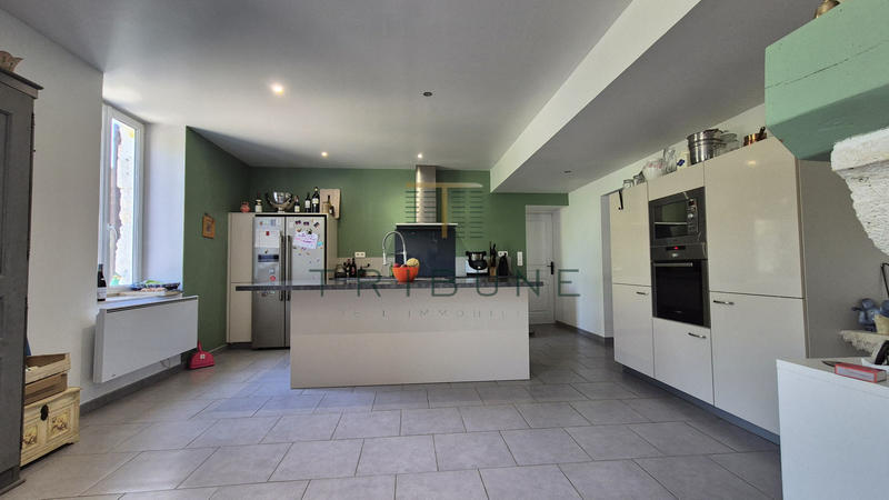 Maison - 235 m² - 8 pièces