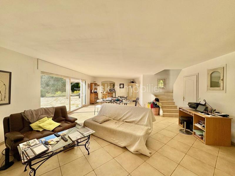 Maison traditionnelle - 225 m² - 6 pièces