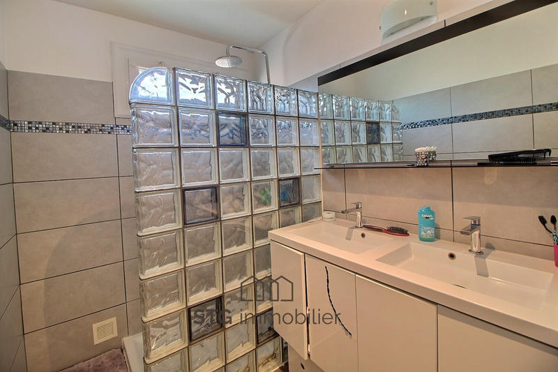 Appartement - 75 m² - 4 pièces