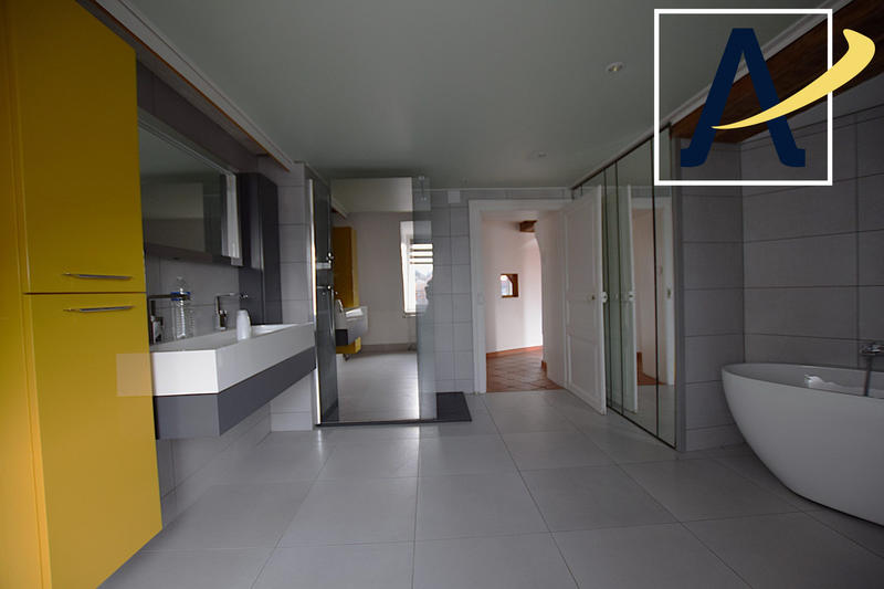 Appartement - 152 m² - 6 pièces