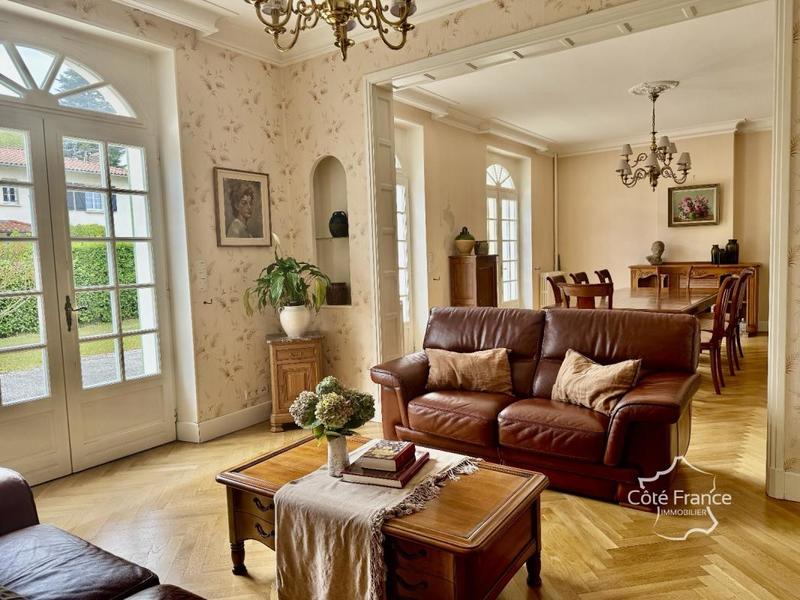 Maison de maîtres - 208 m² - 7 pièces