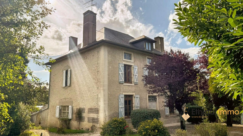 Maison - 218 m² - 10 pièces