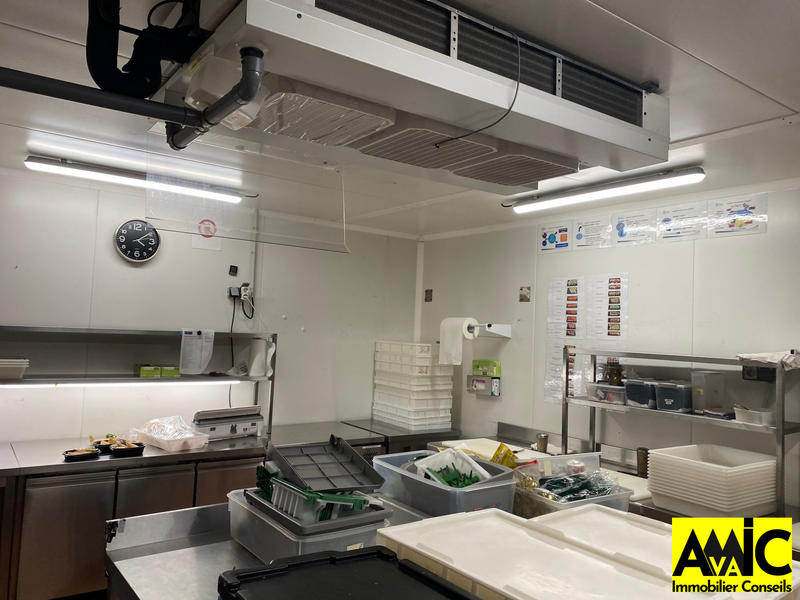 Local d'activités - 158 m²