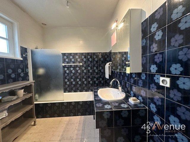 Maison - 222 m² - 7 pièces