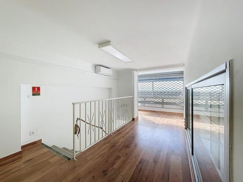 Local d'activité / Entrepôt - 75 m²