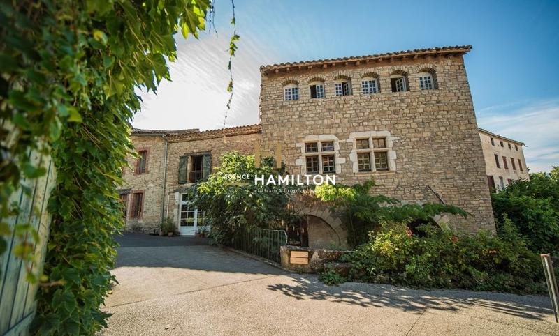 Propriété - 378 m² - 10 pièces