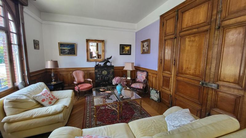 Maison - 385 m² - 8 pièces