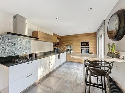 Maison - 167 m² - 6 pièces