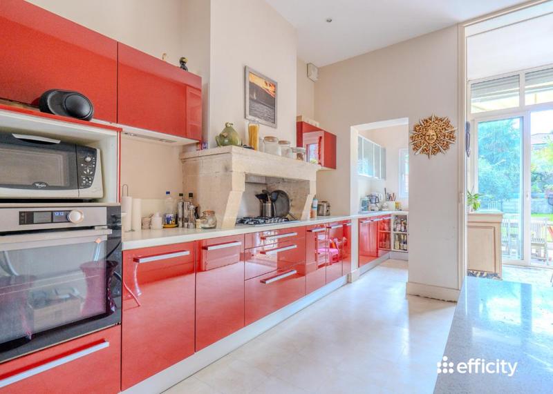 Maison bourgeoise - 250 m² - 8 pièces