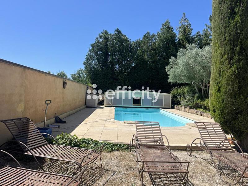 Mas - 300 m² - 10 pièces