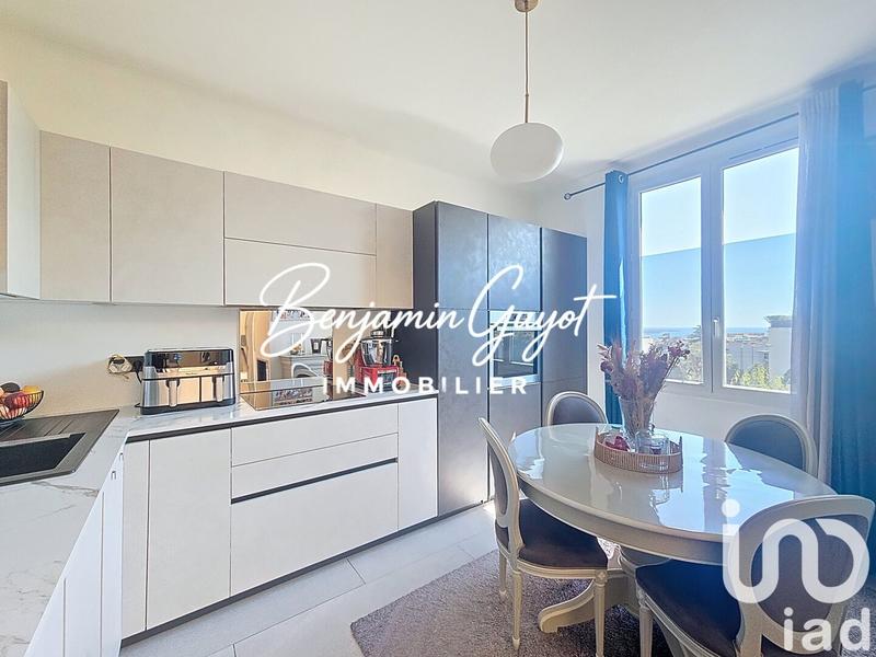 Appartement - 99 m² - 3 pièces