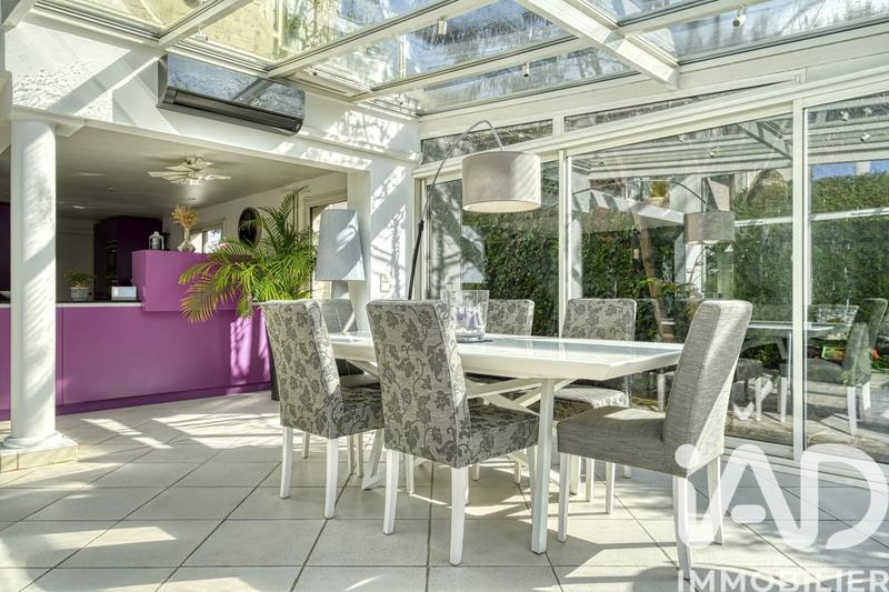 Maison - 250 m² - 8 pièces