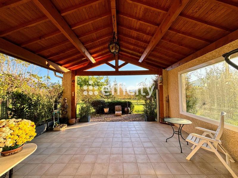 Maison - 256 m² - 8 pièces