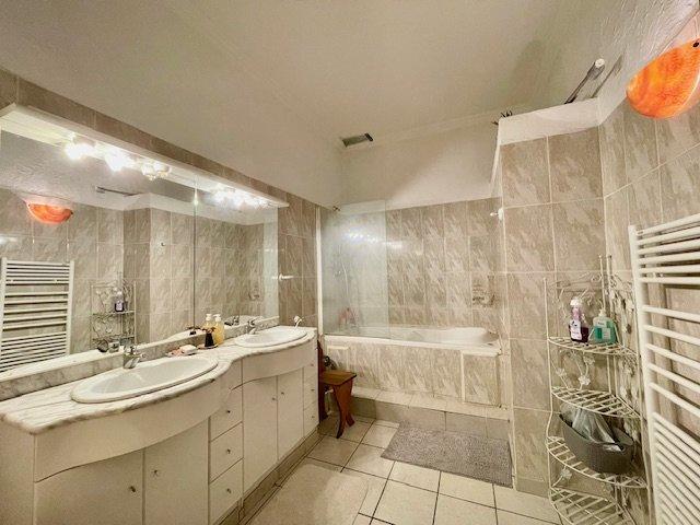 Maison - 295 m² - 4 pièces