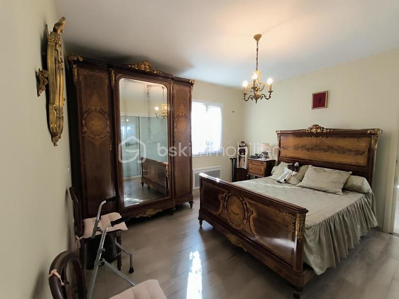 Propriété - 203 m² - 8 pièces