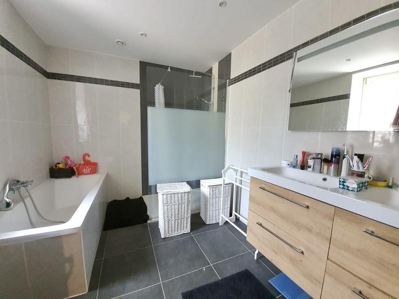 Maison - 230 m² - 7 pièces