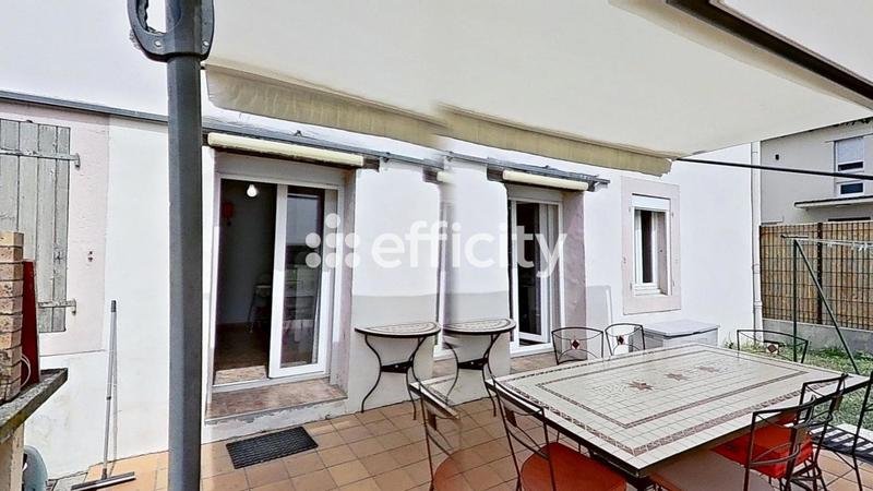 Maison - 245 m² - 10 pièces