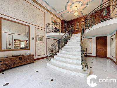 Maison - 349 m² - 6 pièces