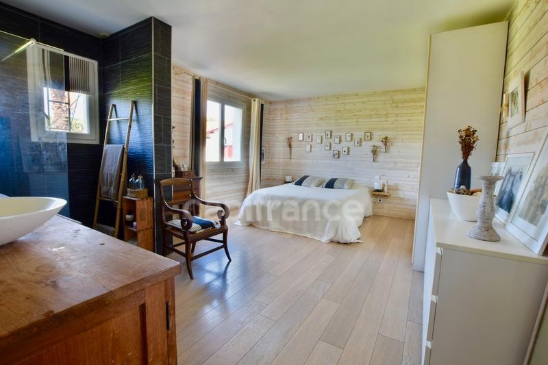 Maison - 227 m² - 8 pièces