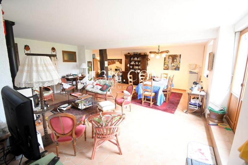 Propriété - 280 m² - 9 pièces