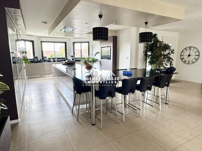 Maison - 280 m² - 8 pièces