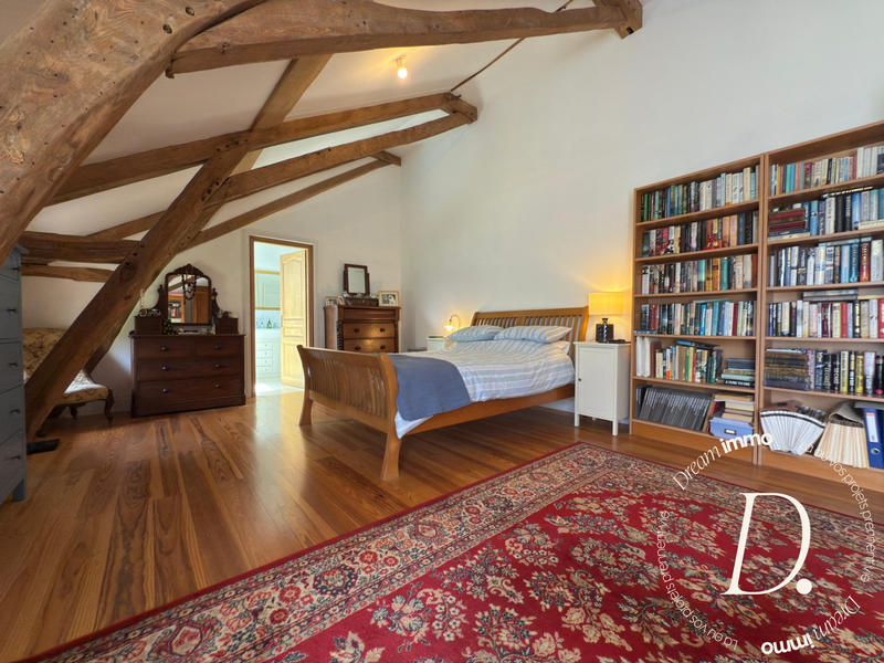 Maison - 334 m² - 6 pièces