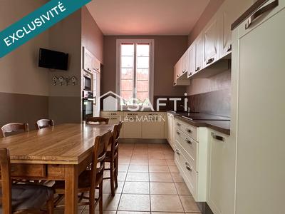 Maison - 207 m² - 9 pièces